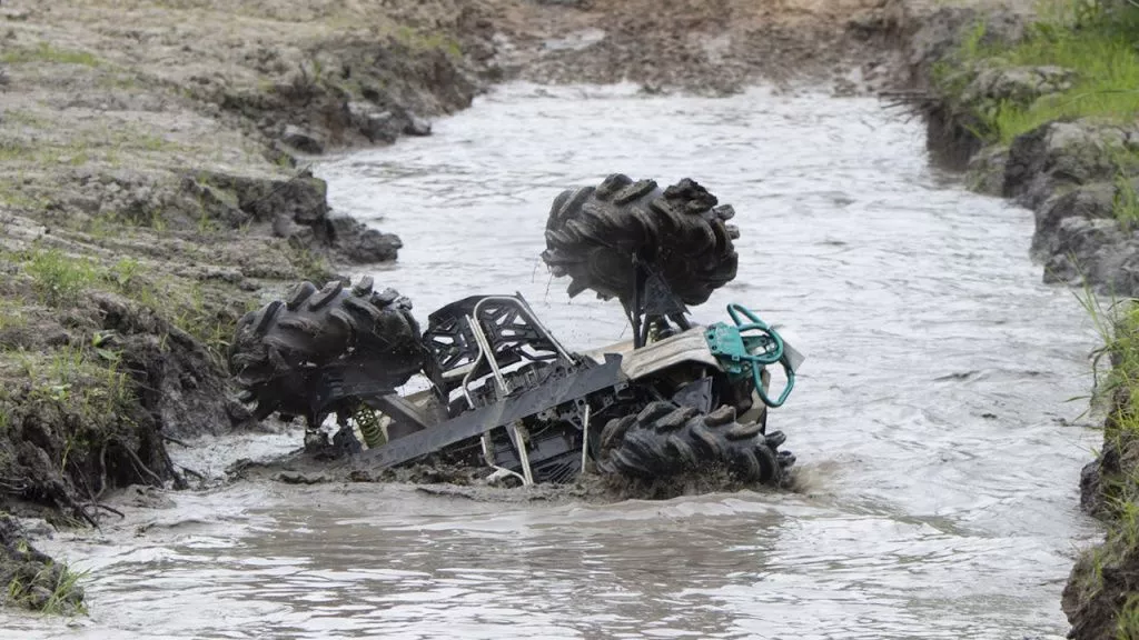 flush atv motor with gas to remove watere