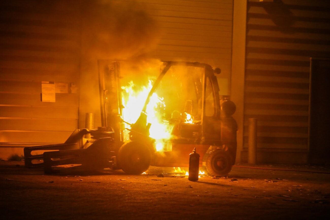 can a forklift battery explode