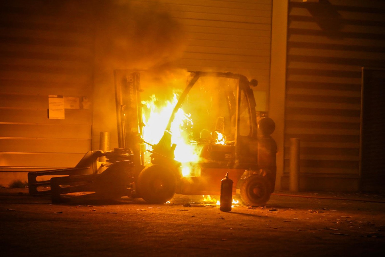 can a forklift battery explode