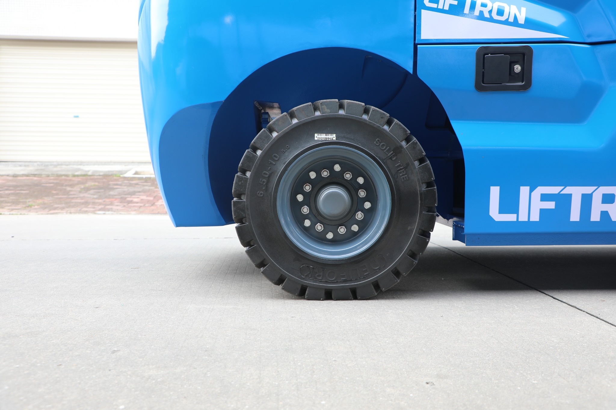 can you put pneumatic tires on a cushion tire forklift