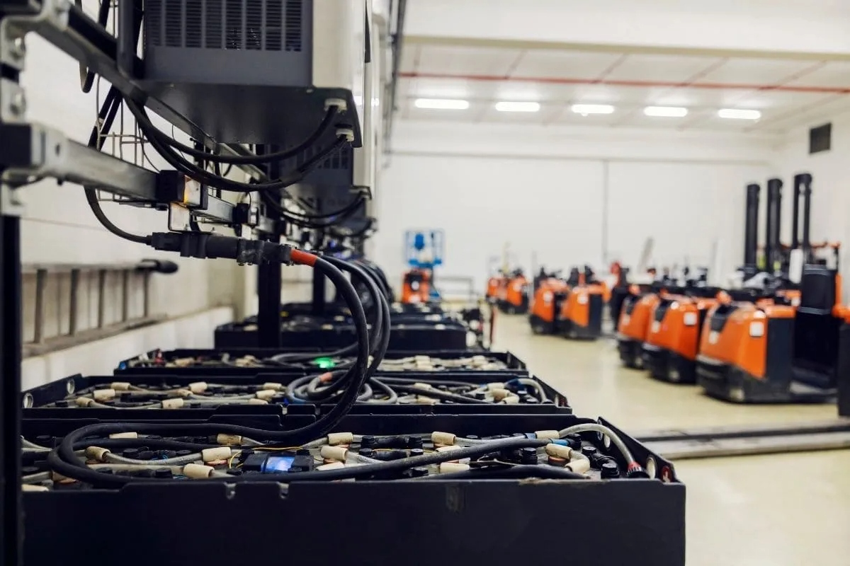 how to find how much sulfuric acid in forklift battery