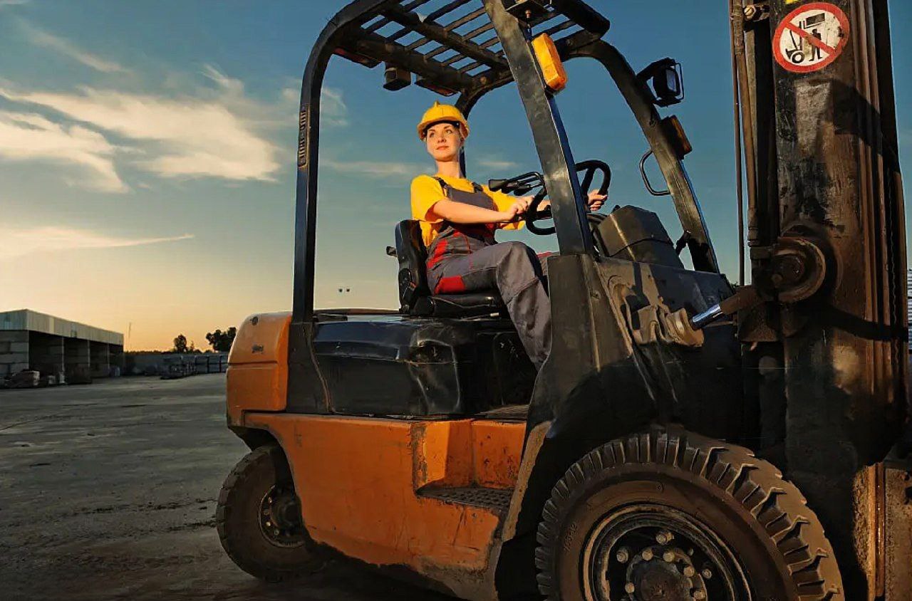 is driving a forklift like driving a car