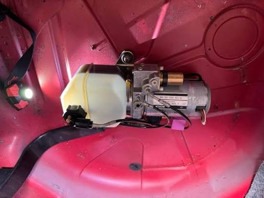 what color is forklift hydraulic fluid​
