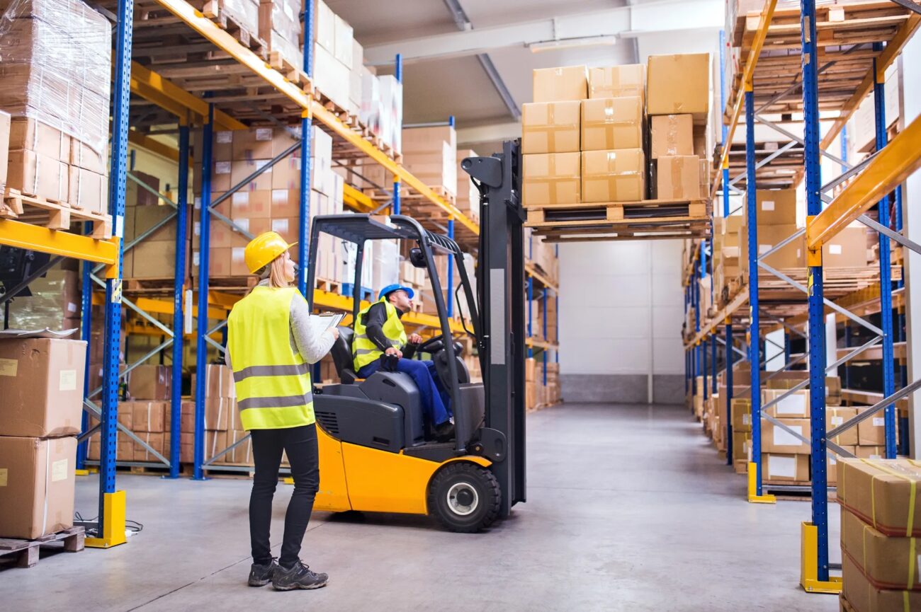 what factors affect forklift rental costs