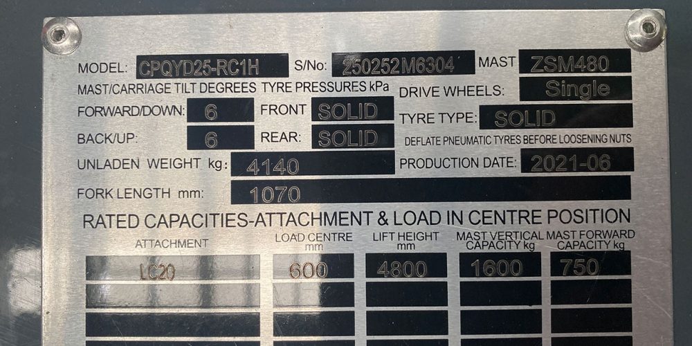 what information can you find on the capacity plate forklift