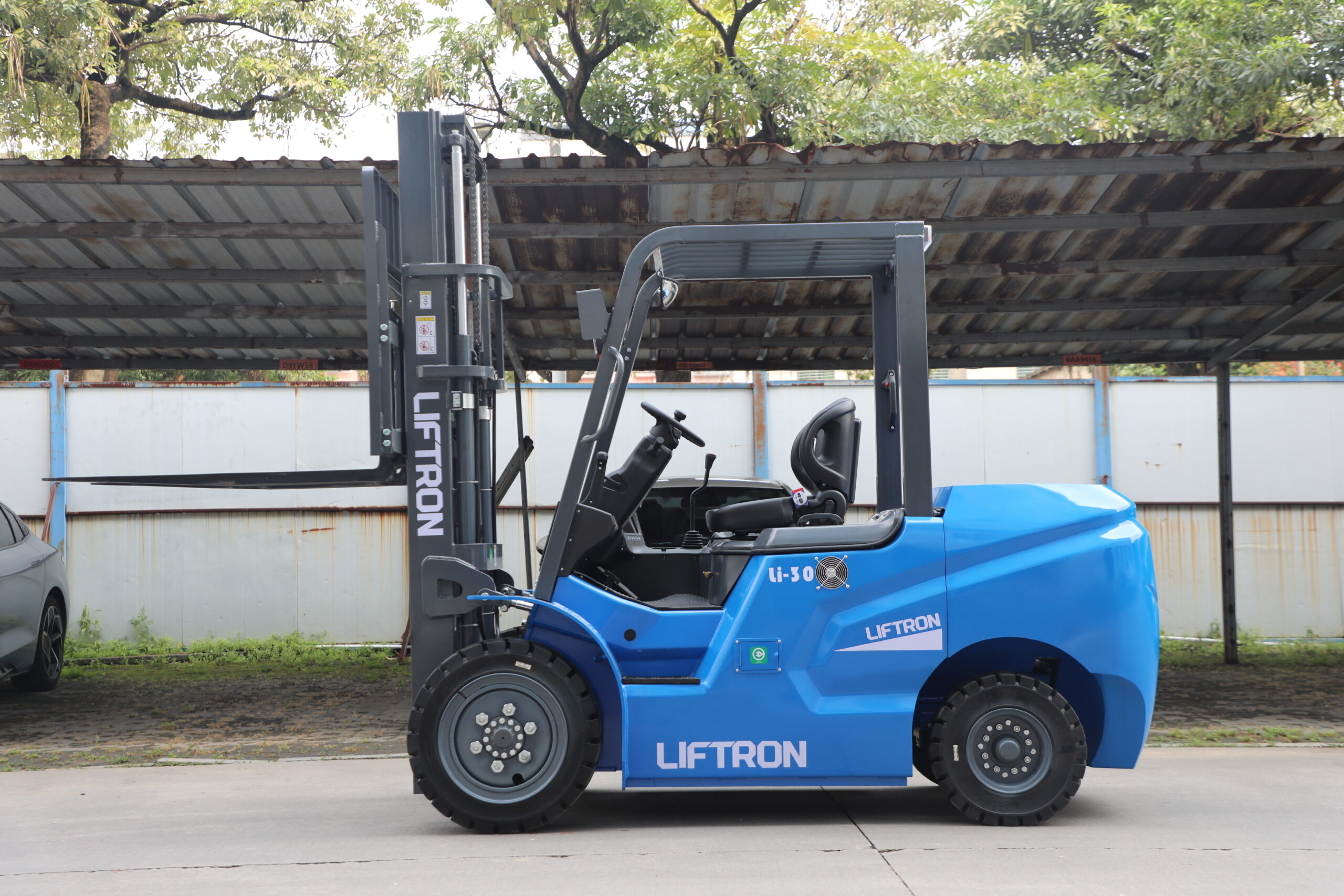 what type of suspension do forklifts have