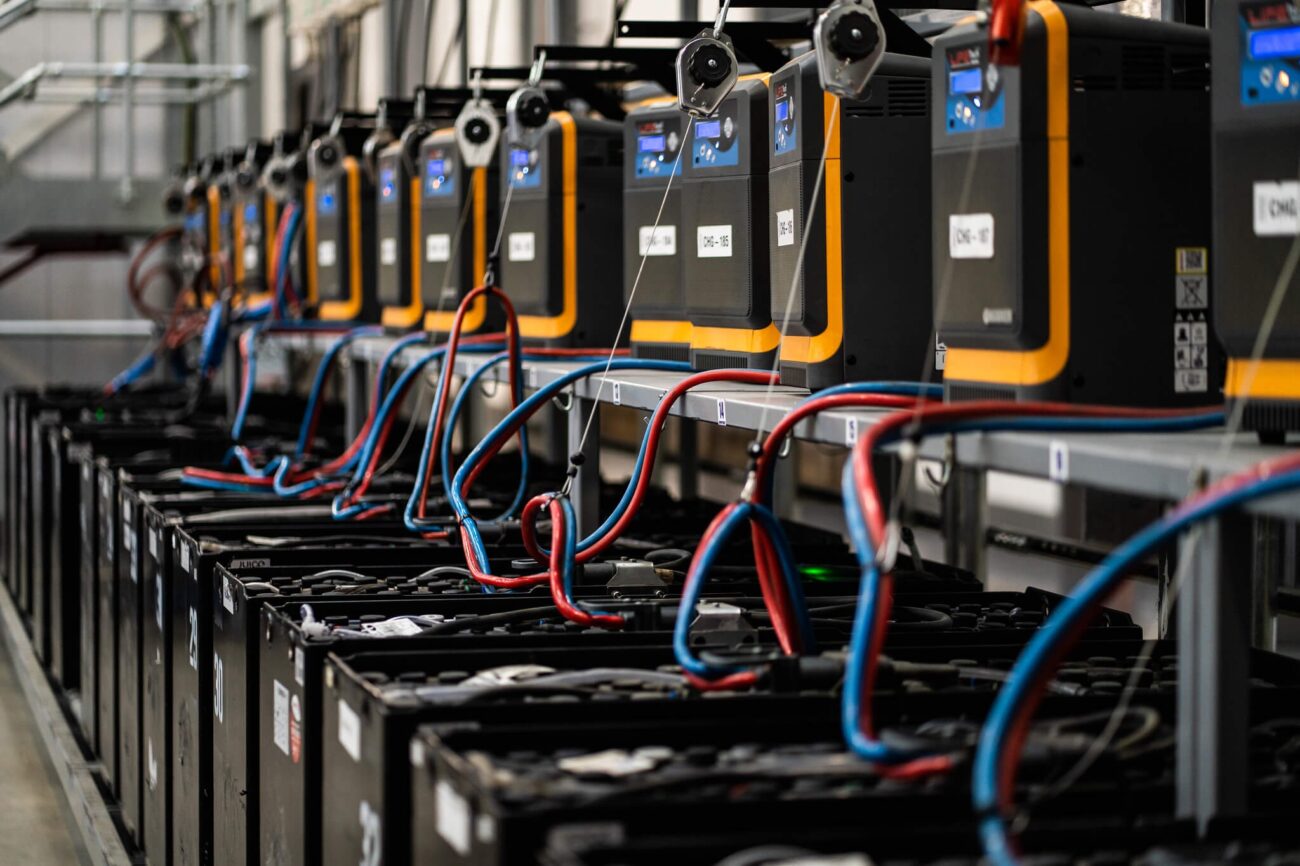 what types of batteries do forklifts have