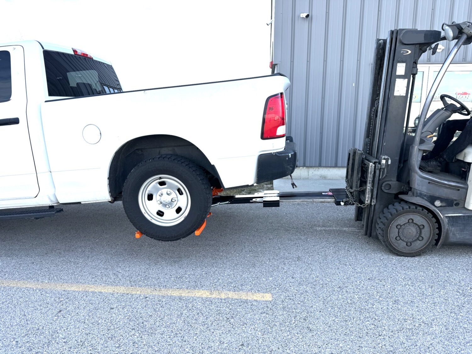can a forklift be used for towing