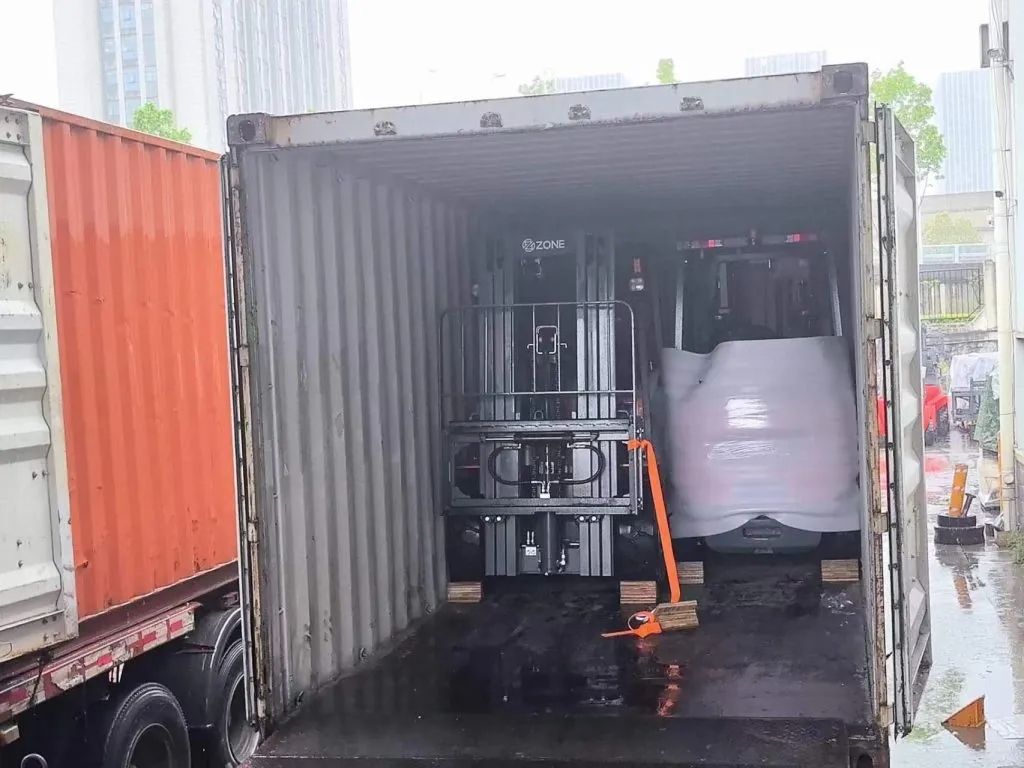 can forklift go in pod container