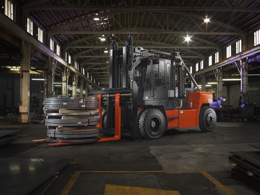 how much does a 5000 lb capacity forklift weigh