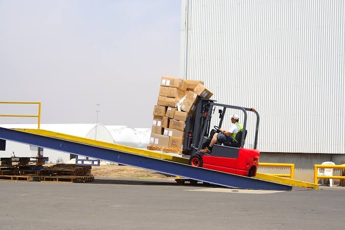 how to operate a forklift safely