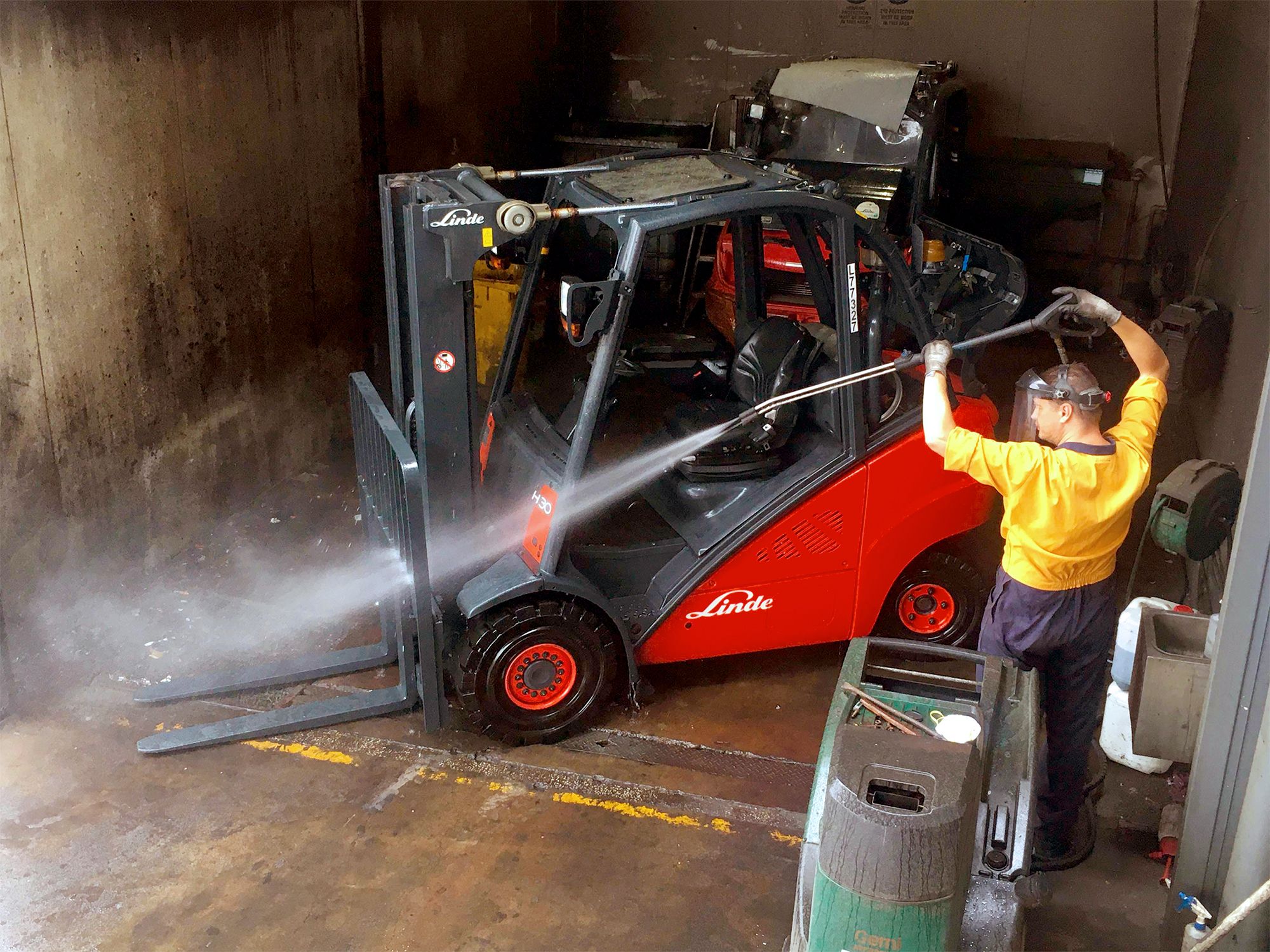 how to properly wash an electric forklift