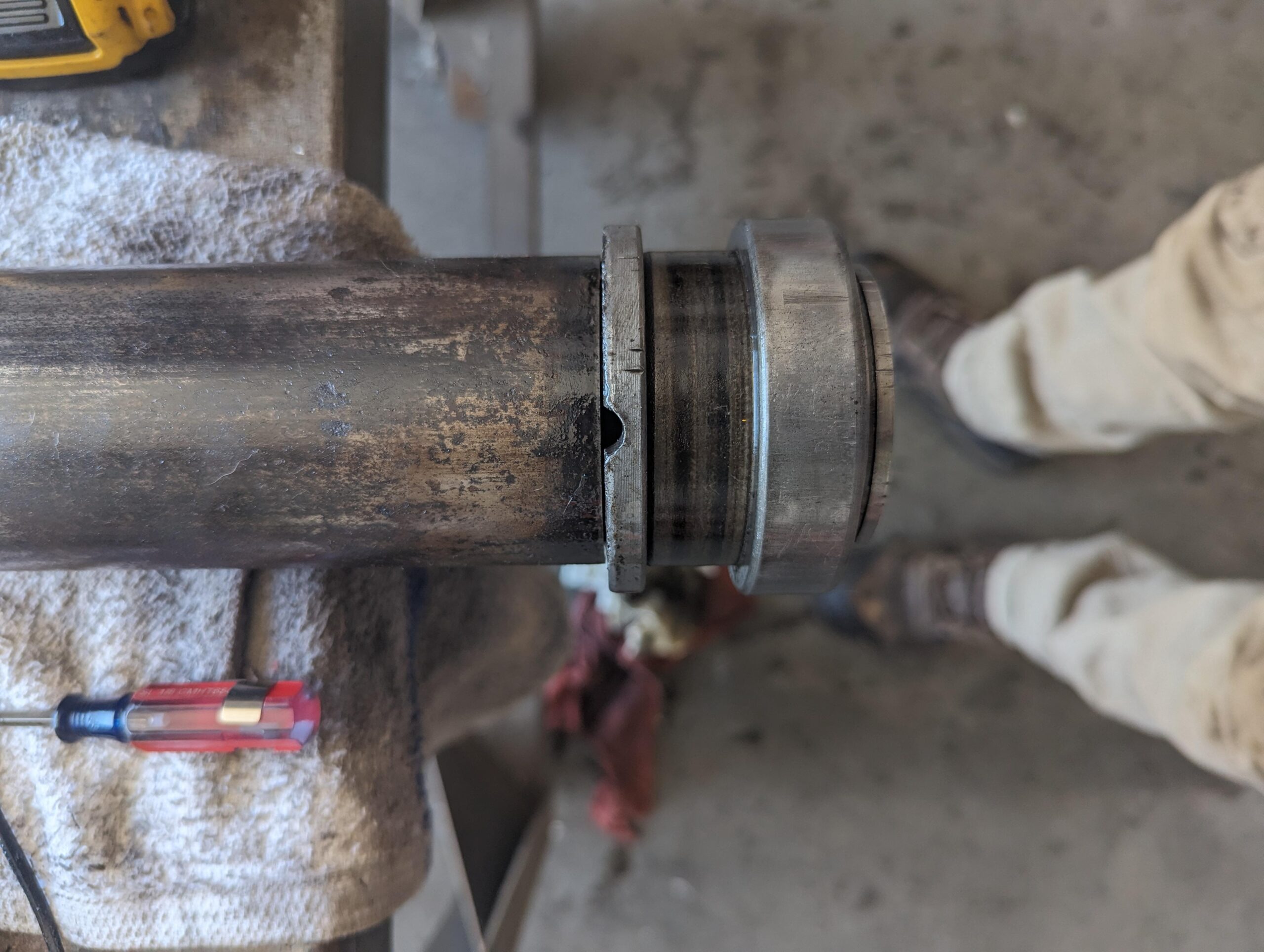 how to remove a hydraulic cylinder from a forklift