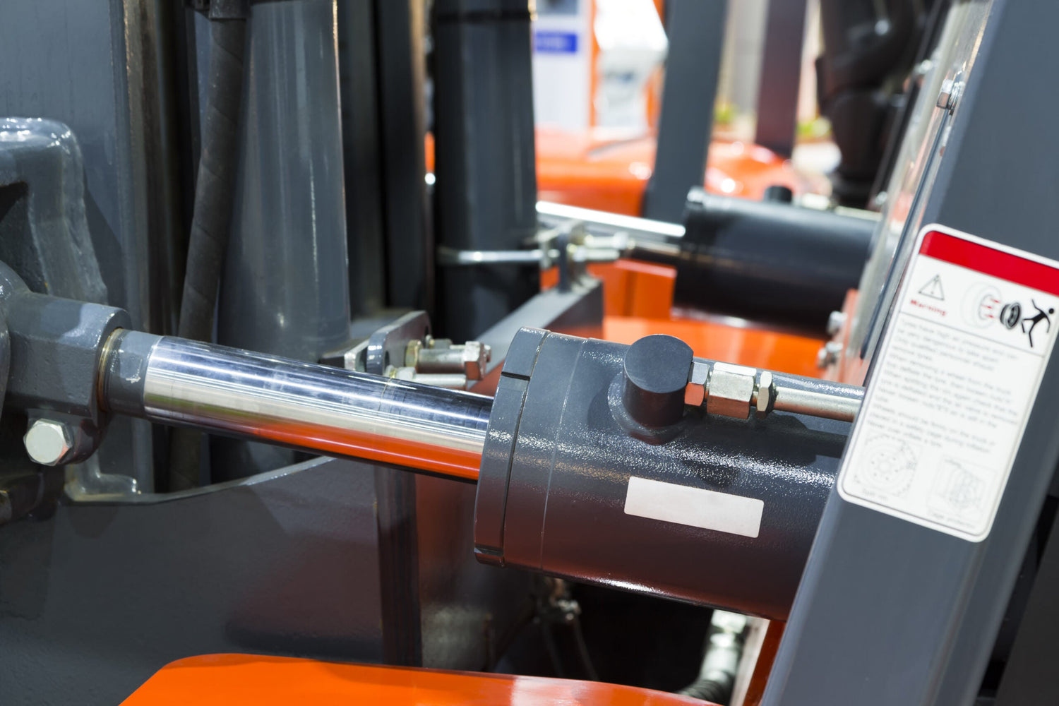 how to repair the cylinder on a forklift