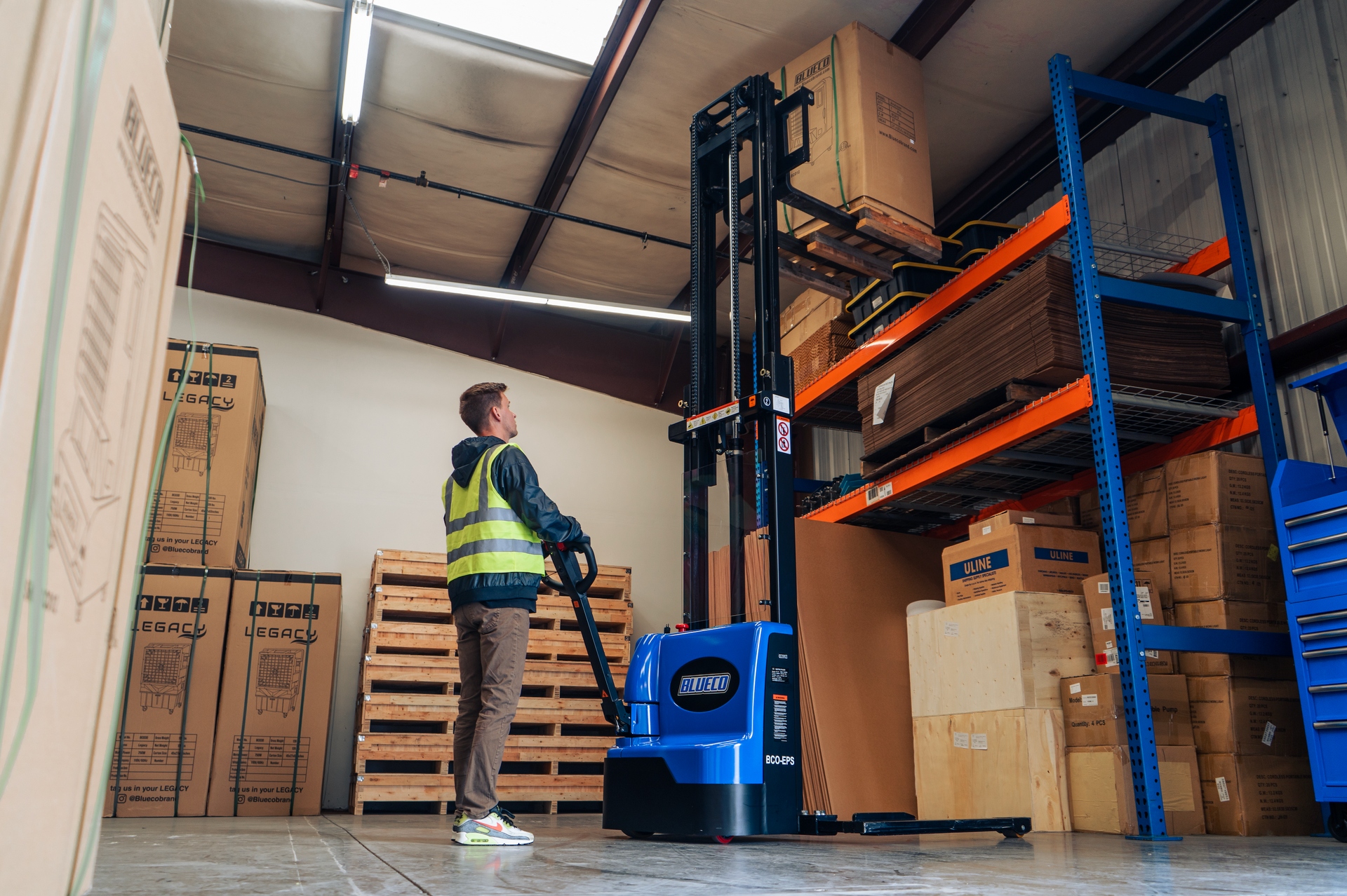 what is a straddle stacker