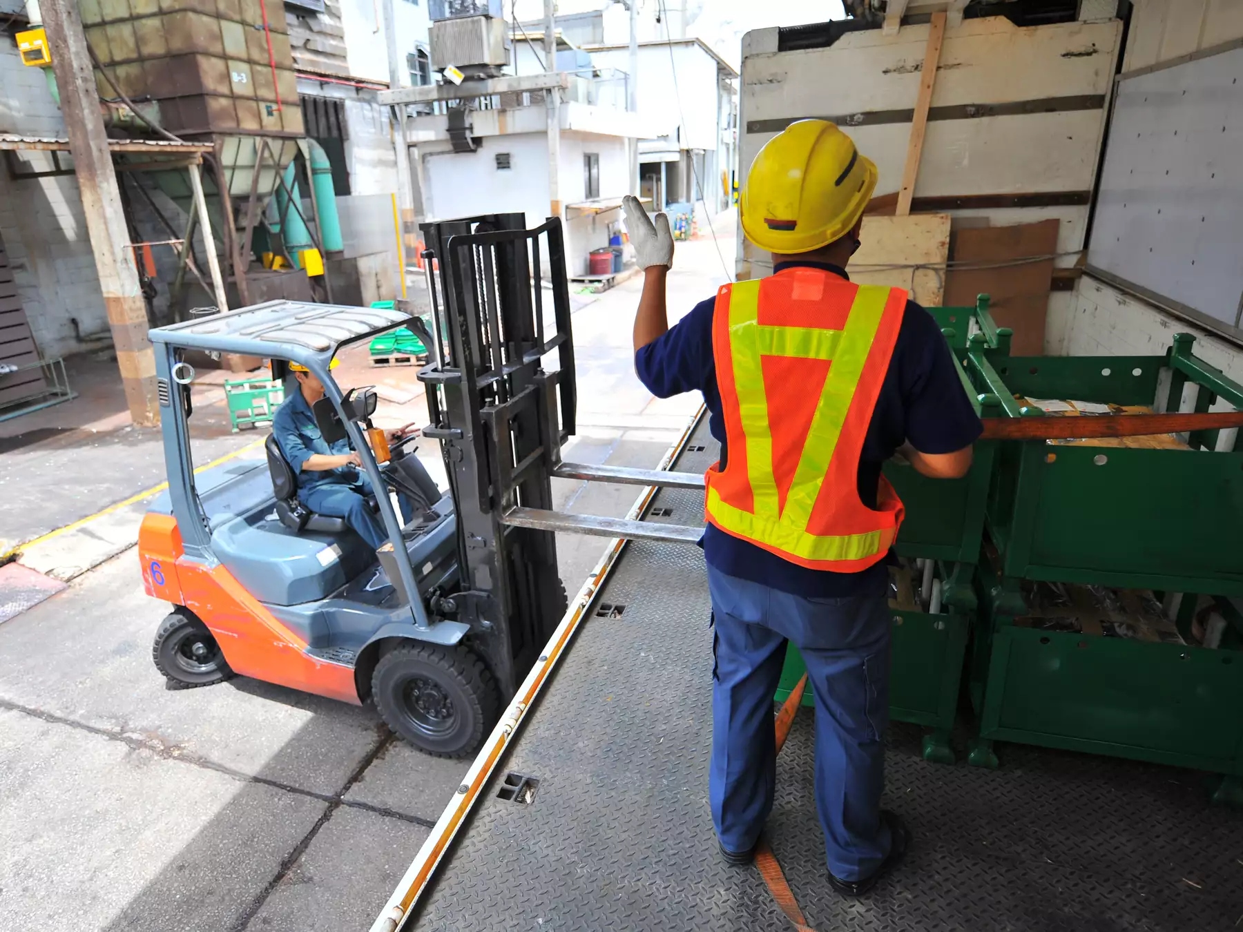 what is the hand signal to stop a forklift