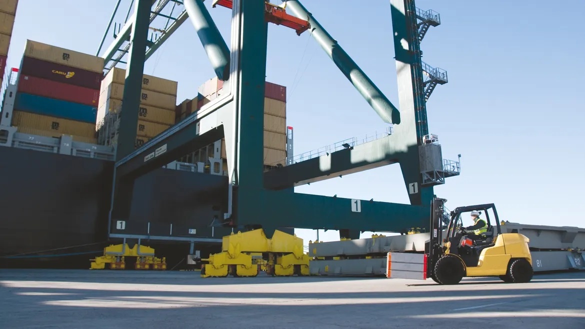 forklift solutions for ports and heavy shipping yards