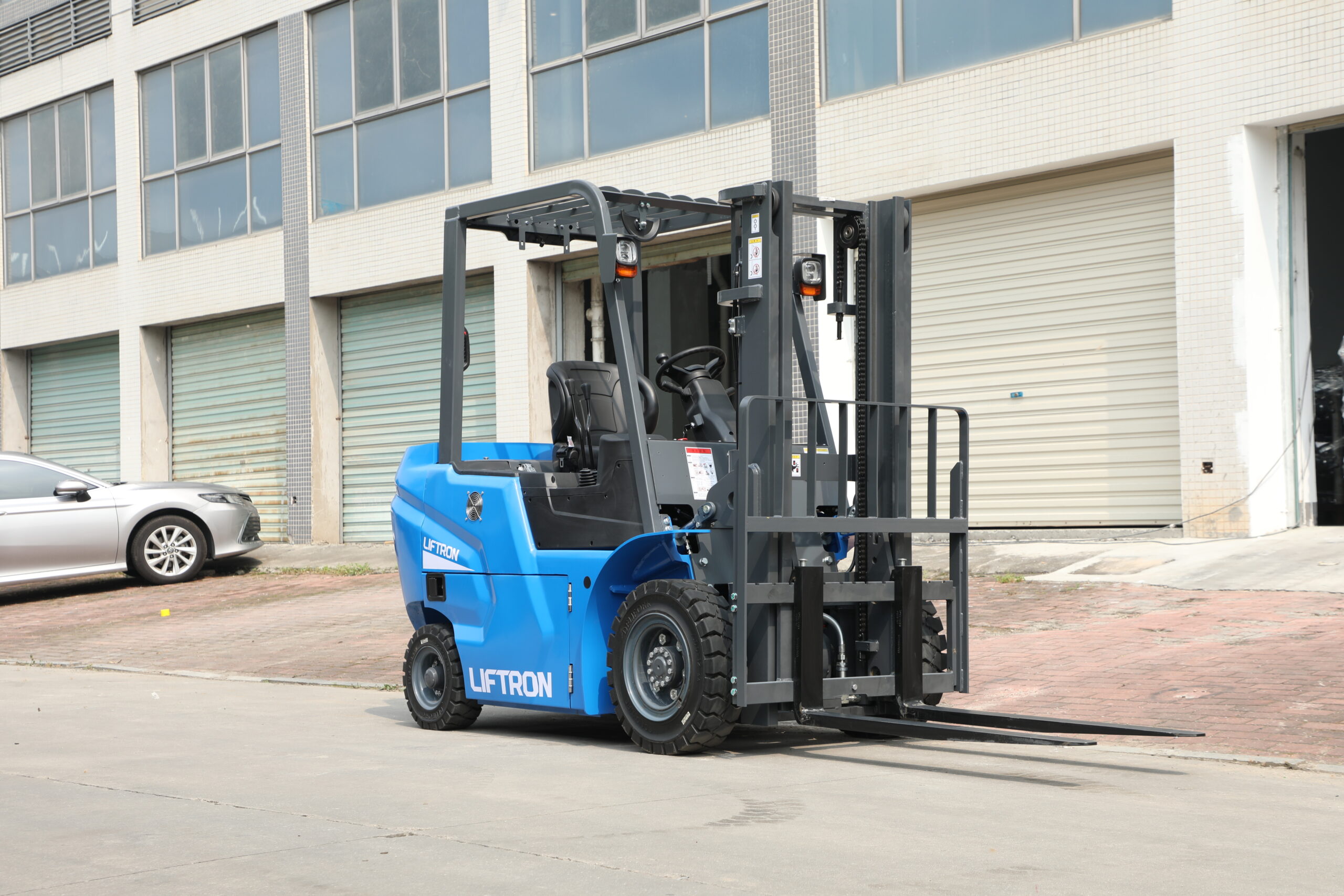 how many hours do liftron forklifts last