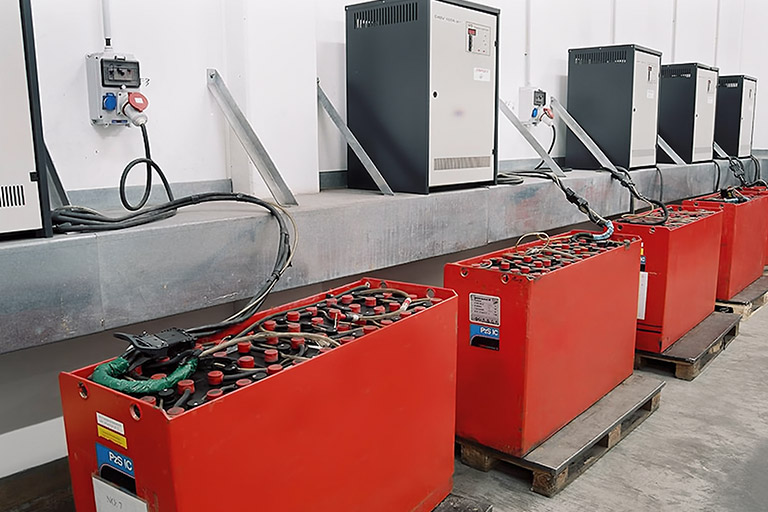 how much electricity does an electric forklift cost to charge