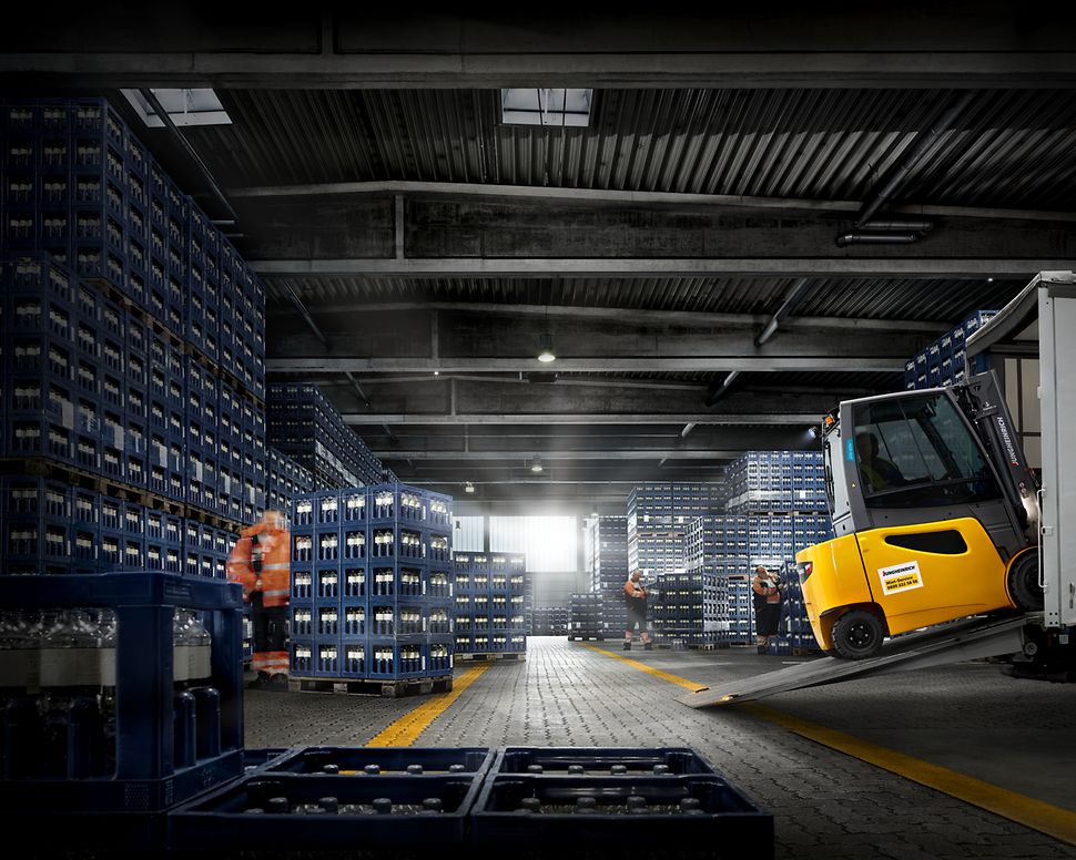 rent electric forklifts for warehouses